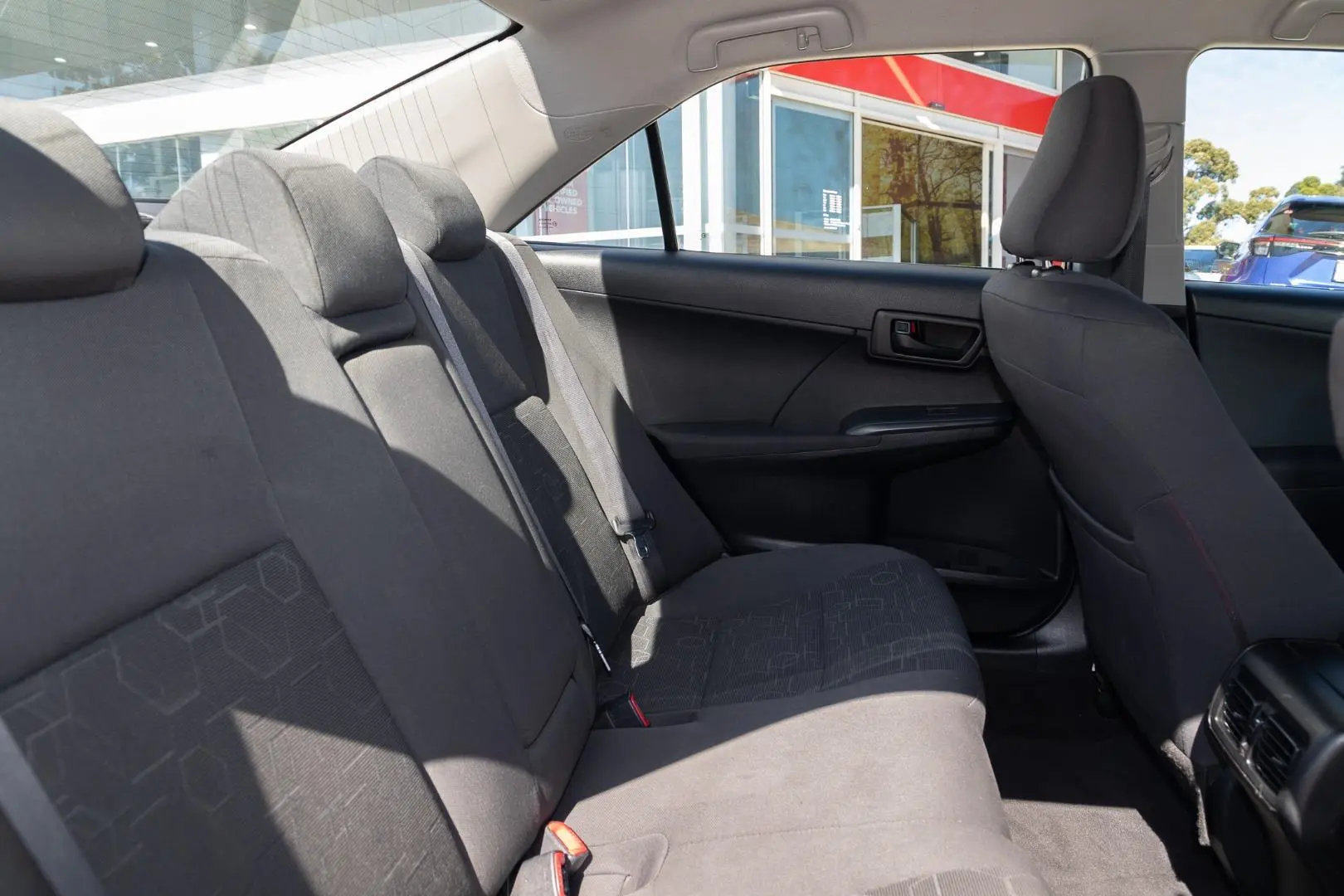 2014 Toyota Camry Gallery Image 9