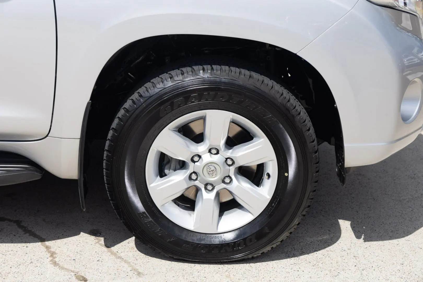 2017 Toyota Landcruiser Prado Gallery Image 21