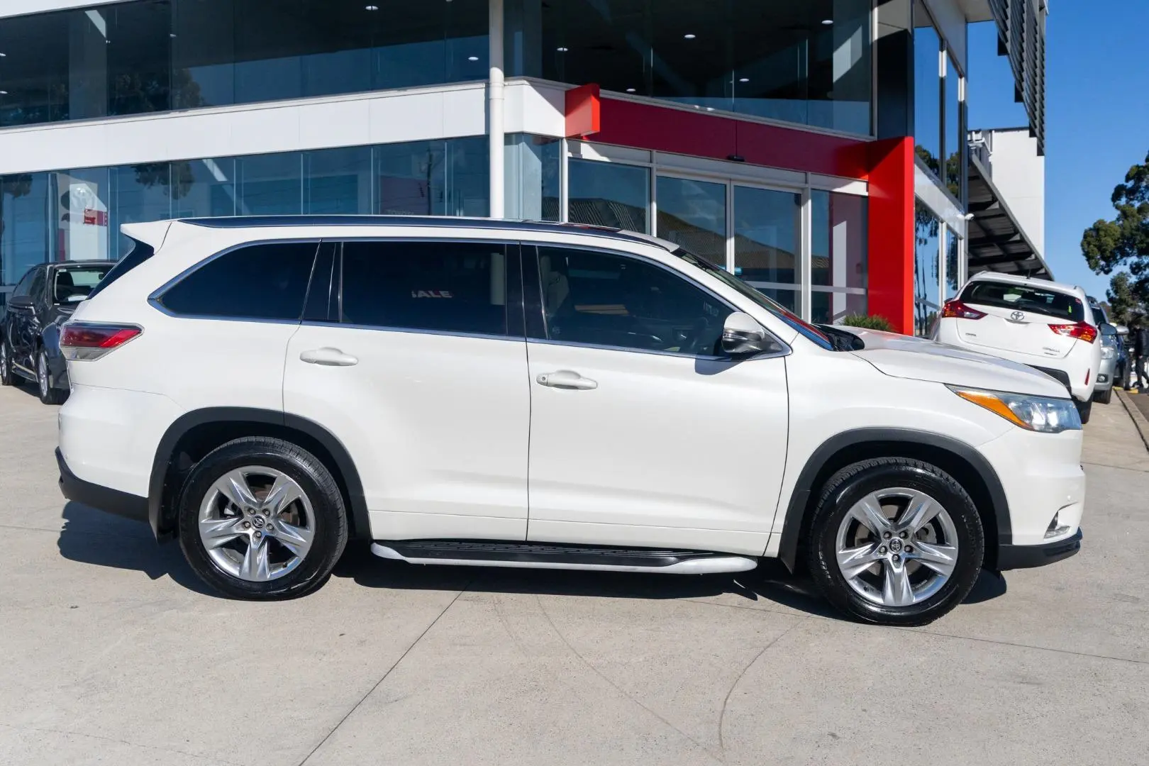 2015 Toyota Kluger Gallery Image 3