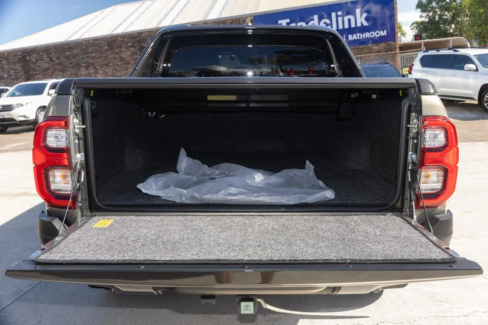 2025 Toyota Hilux Gallery Image 17