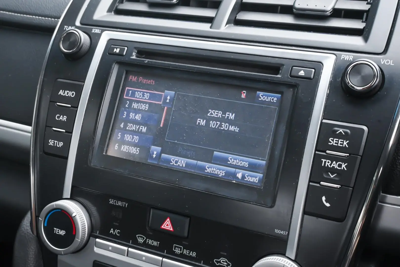 2017 Toyota Camry Gallery Image 16