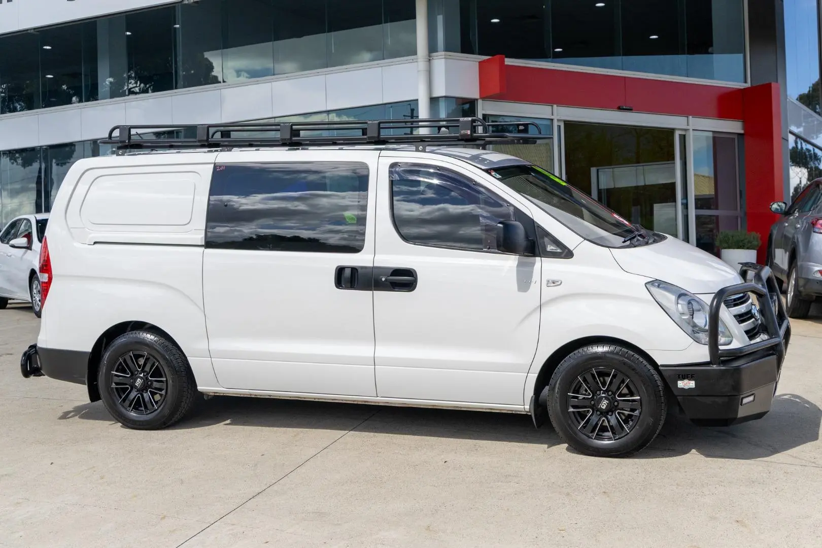 2017 Hyundai iLoad Gallery Image 3