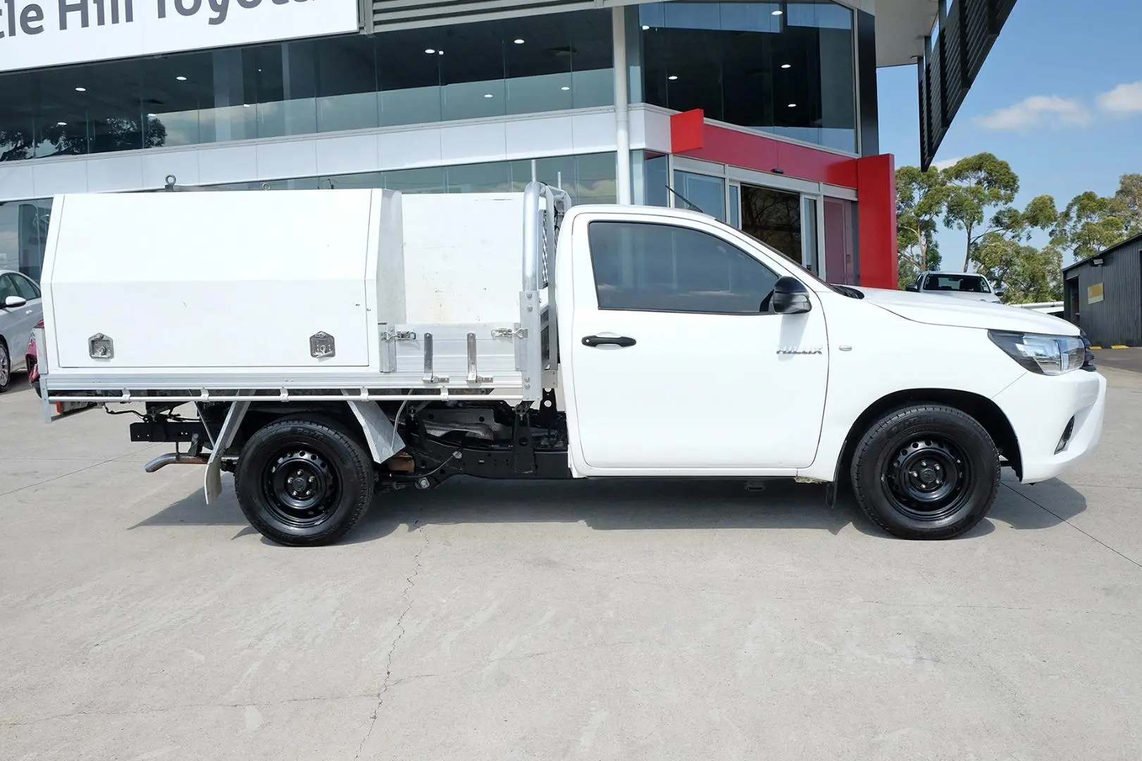 2017 Toyota Hilux Image 3