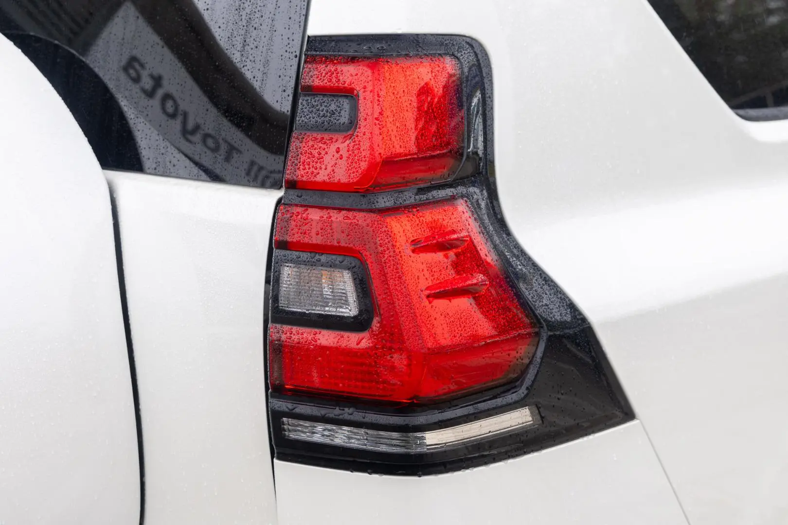 2022 Toyota Landcruiser Prado Gallery Image 18