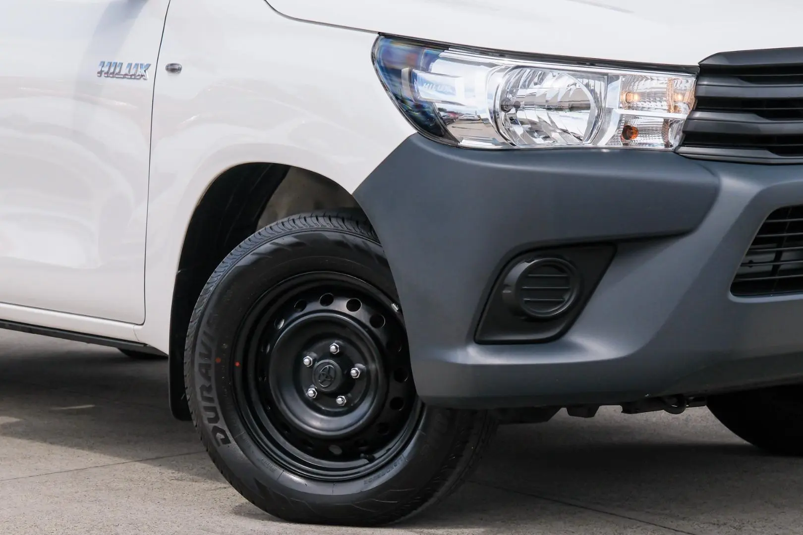 2023 Toyota Hilux Image 6