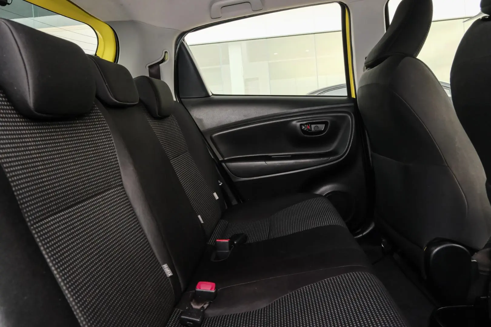 2016 Toyota Yaris Gallery Image 9