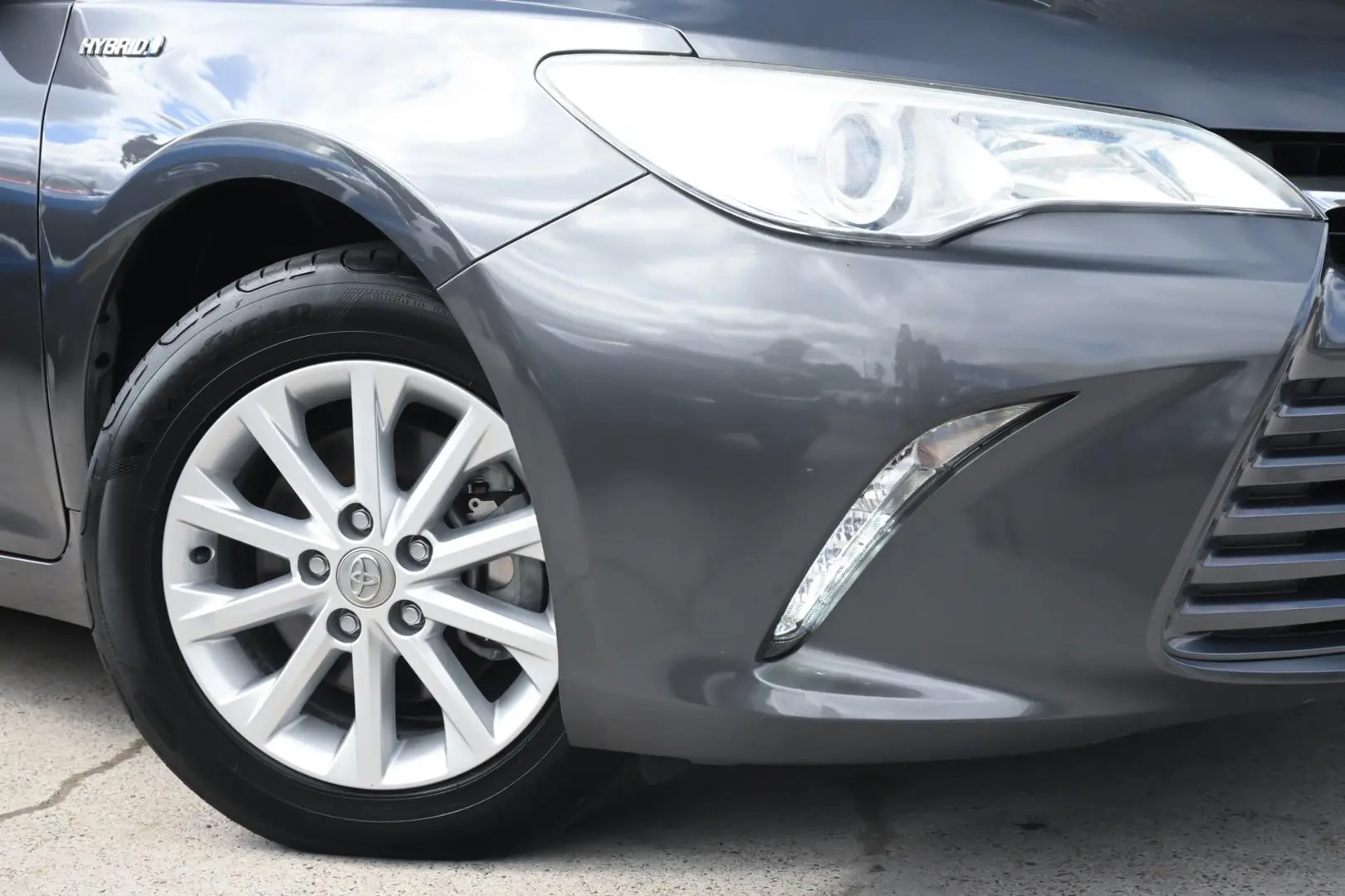 2015 Toyota Camry Gallery Image 6