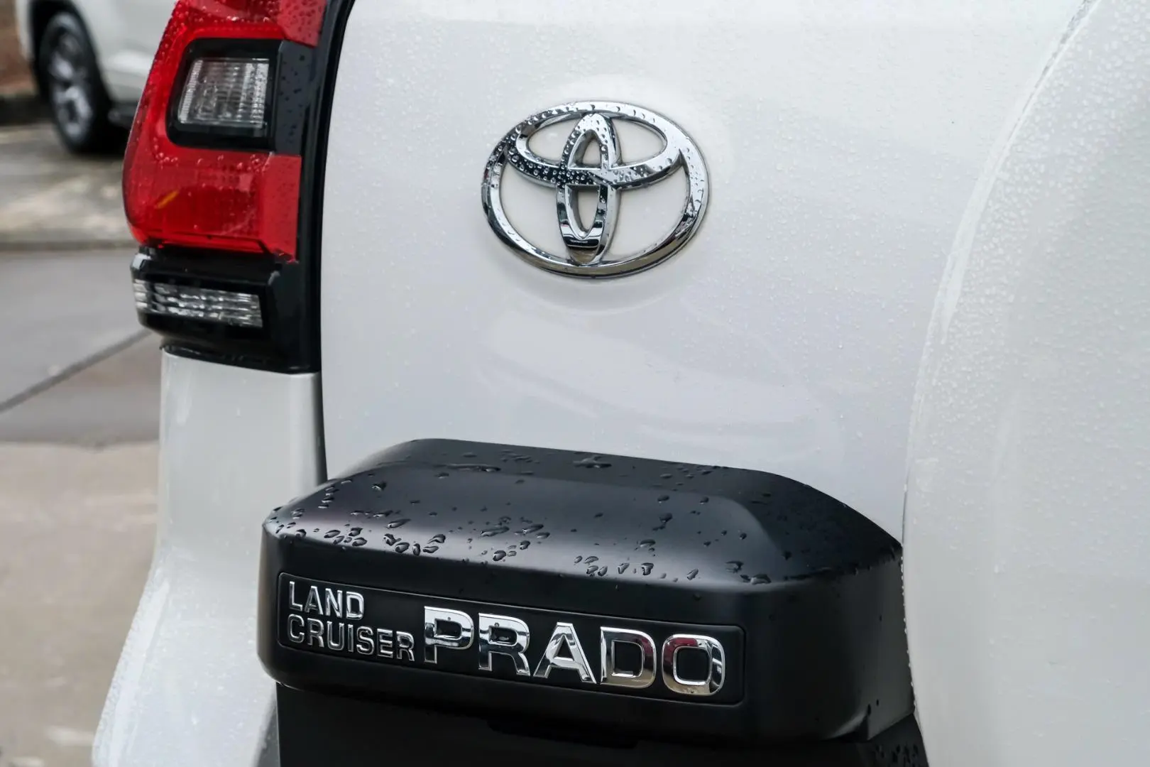 2021 Toyota Landcruiser Prado Gallery Image 18