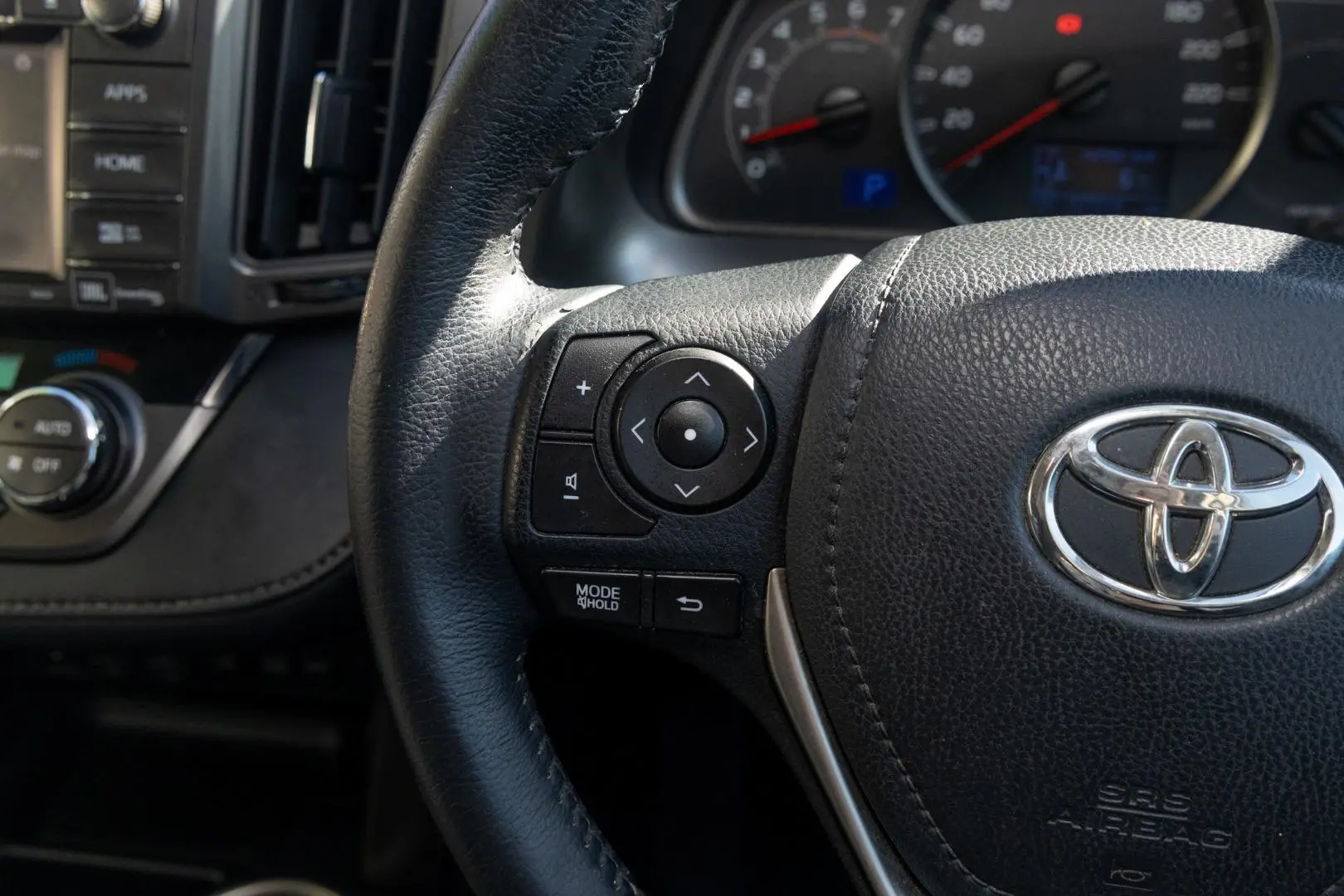 2014 Toyota RAV4 Gallery Image 11