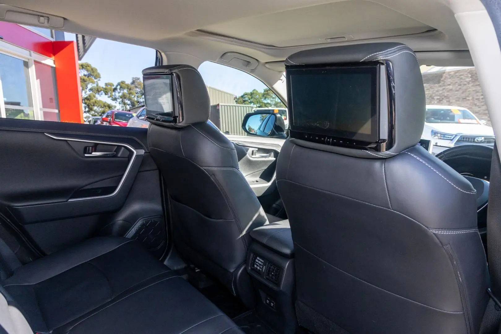 2019 Toyota RAV4 Gallery Image 10