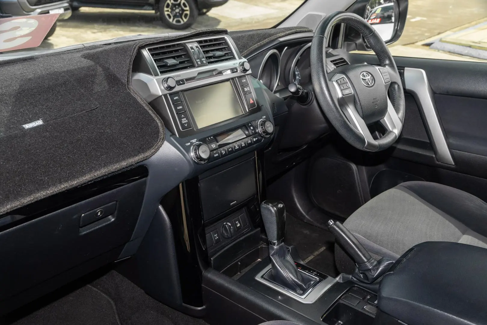 2017 Toyota Landcruiser Prado Gallery Image 8