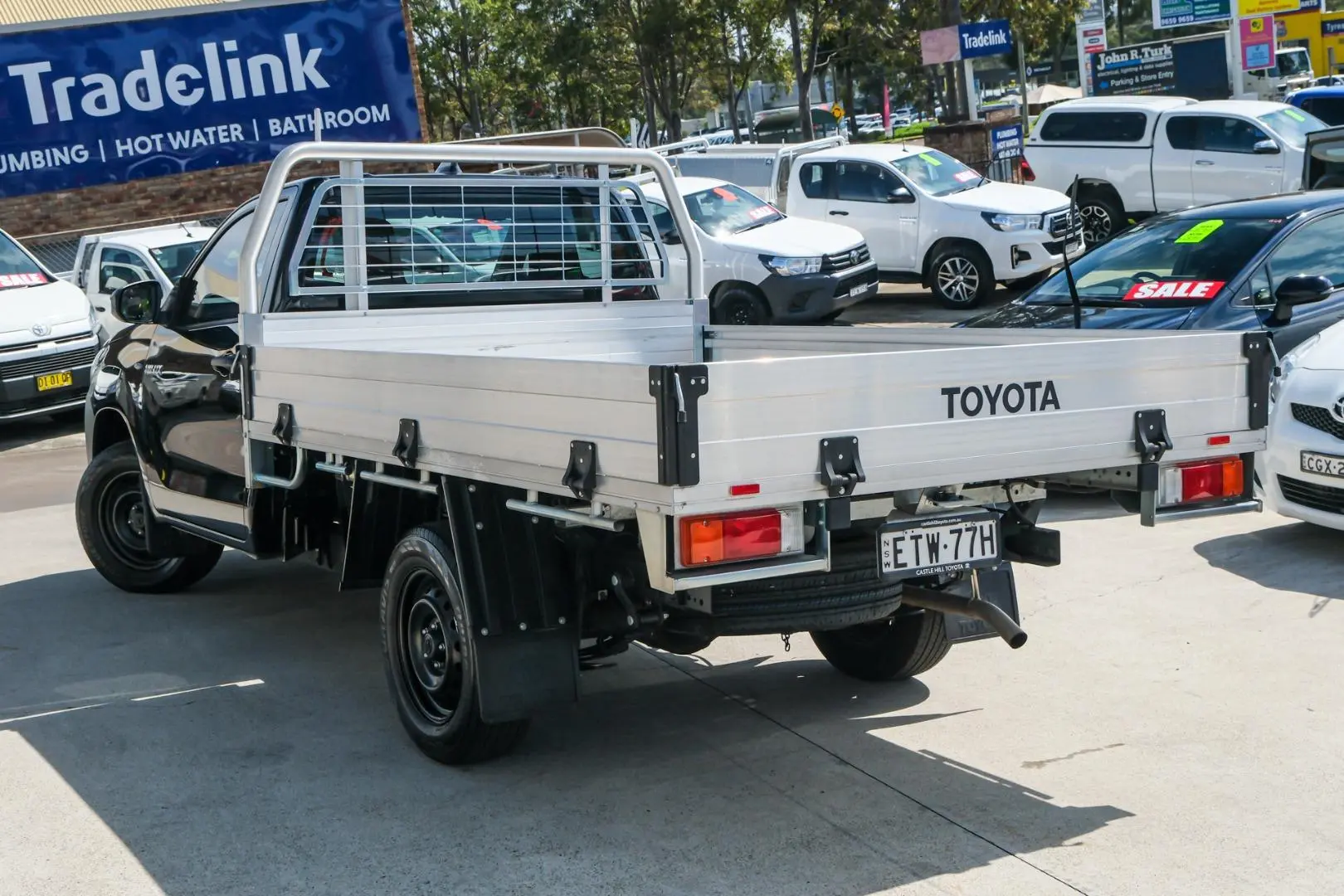 2022 Toyota Hilux Image 2