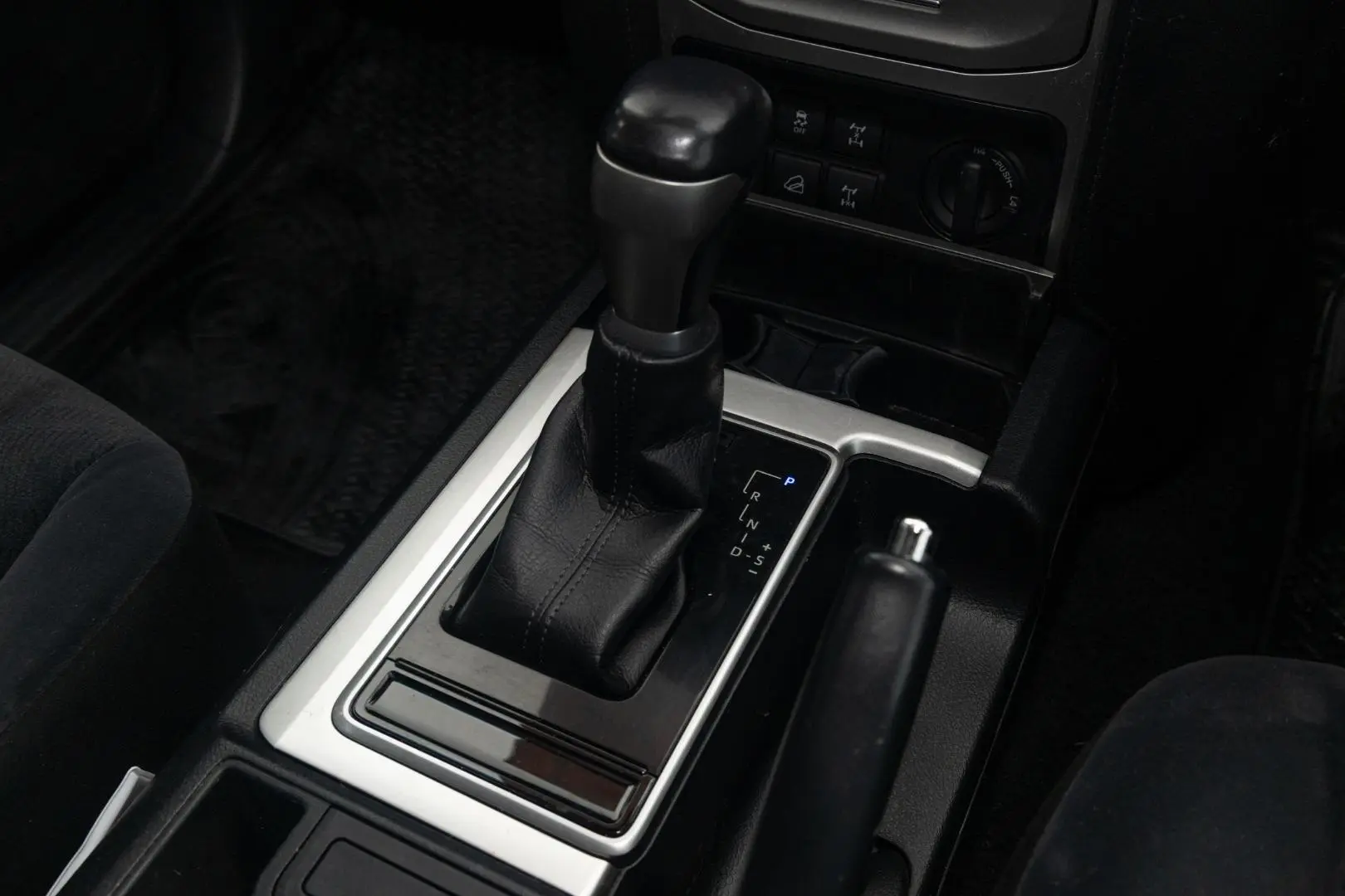 2021 Toyota Landcruiser Prado Gallery Image 17