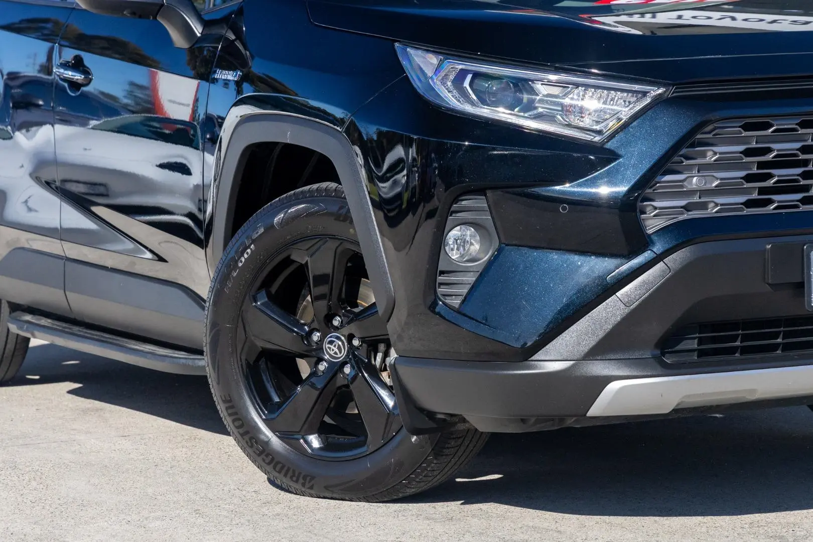 2019 Toyota RAV4 Gallery Image 6