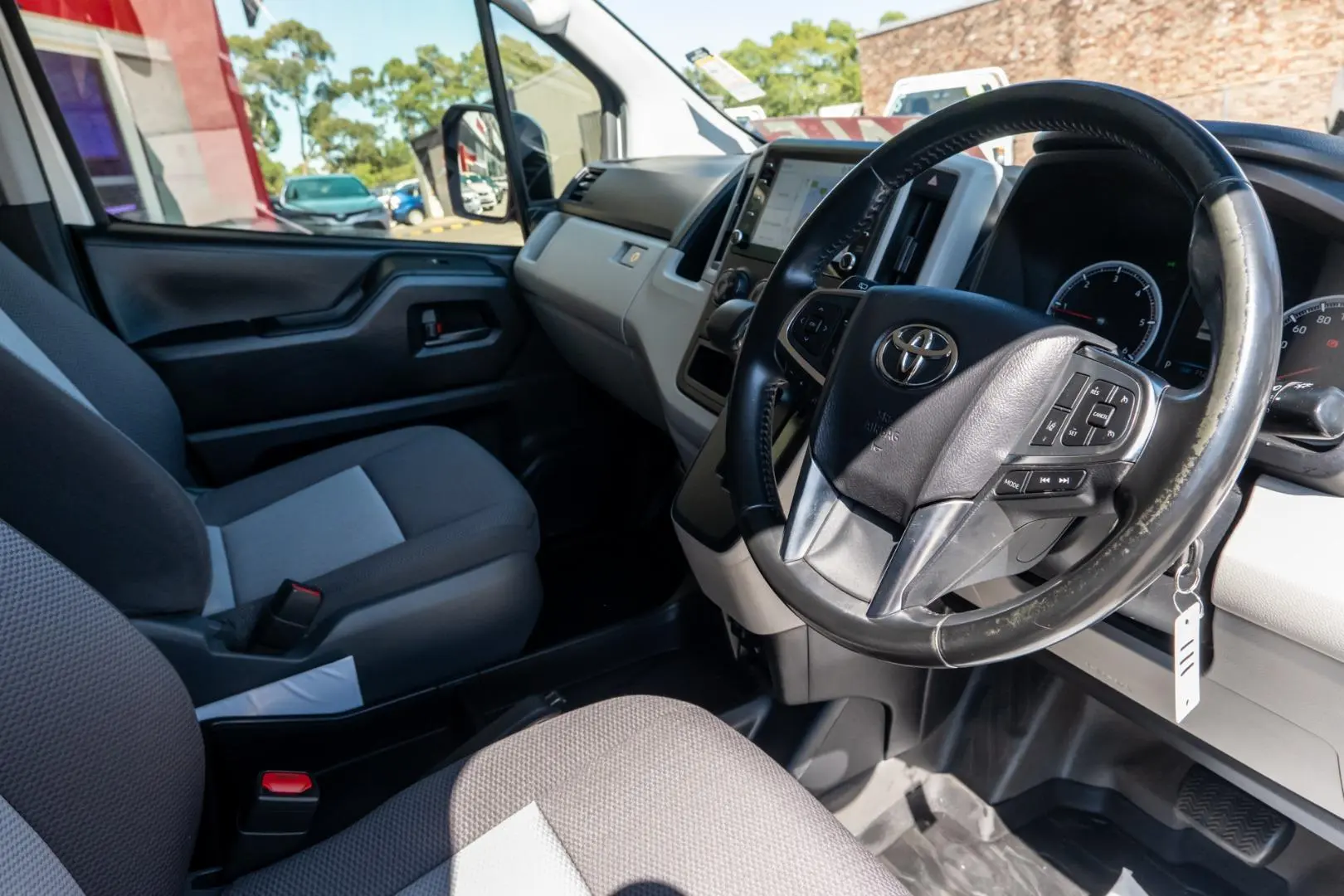 2020 Toyota Hiace Gallery Image 7