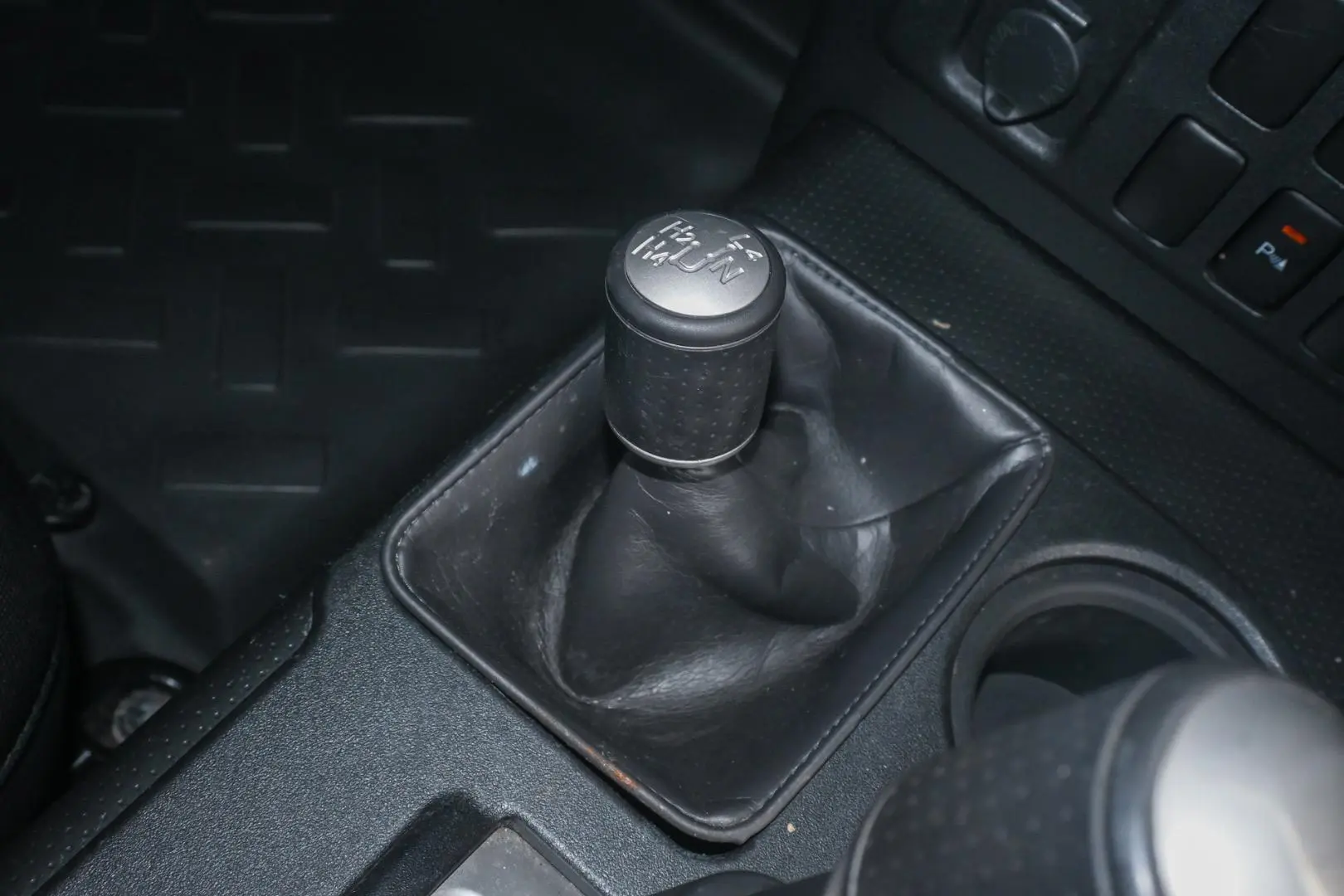 2013 Toyota FJ Cruiser Gallery Image 15