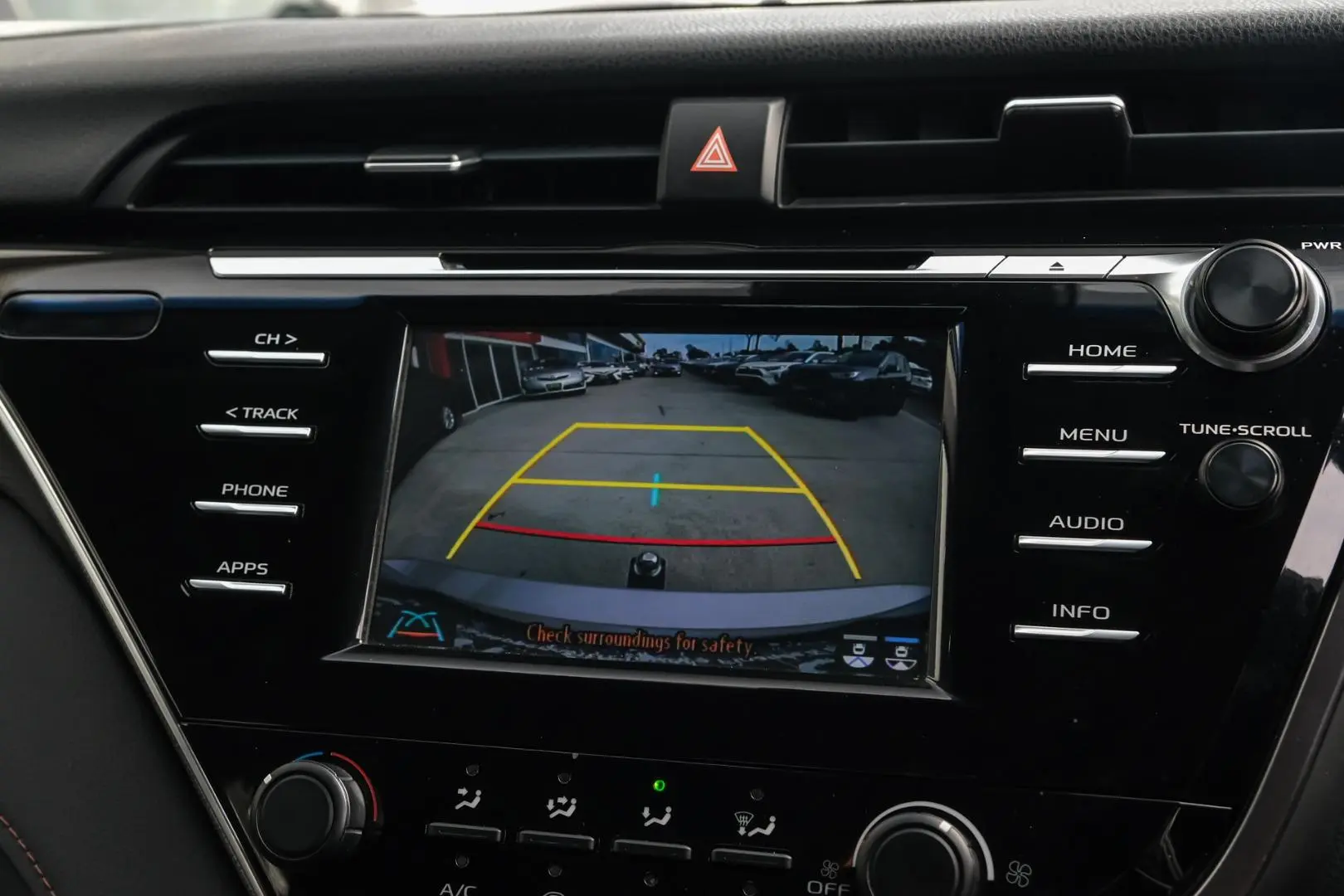 2018 Toyota Camry Gallery Image 11