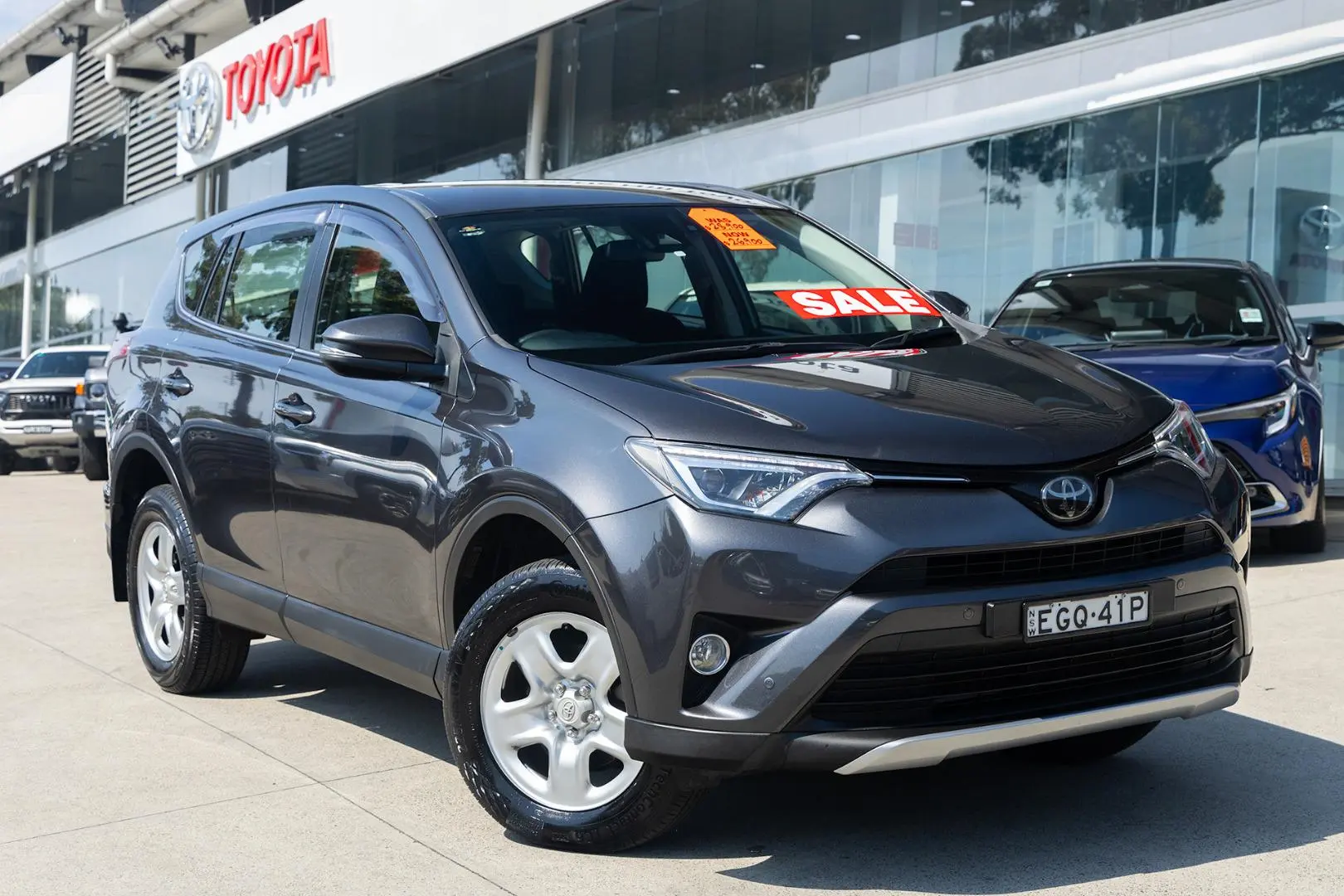 2018 Toyota RAV4 Gallery Image 1