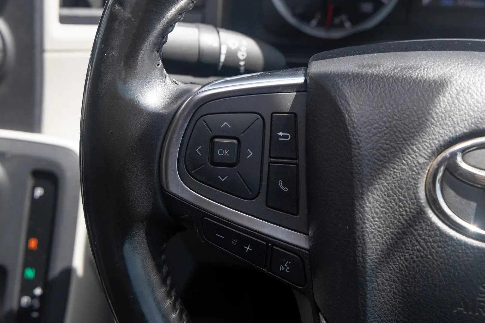 2022 Toyota Hiace Gallery Image 11