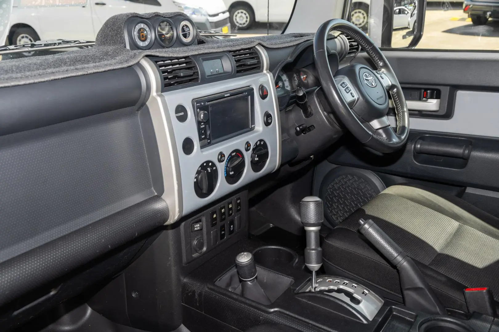 2015 Toyota FJ Cruiser Gallery Image 8