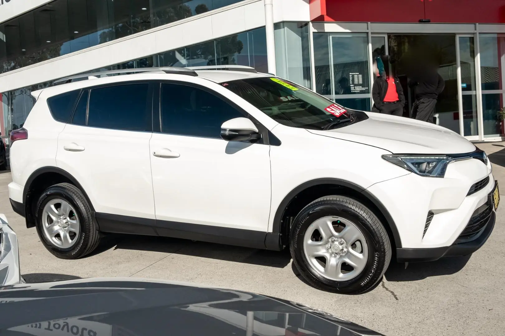 2016 Toyota RAV4 Gallery Image 3