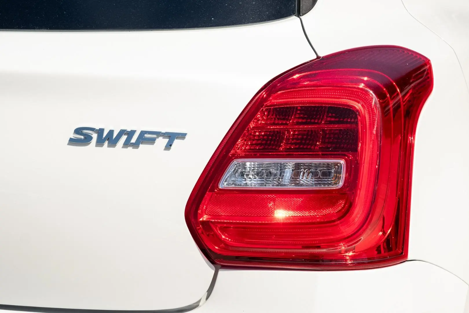 2018 Suzuki Swift Gallery Image 19