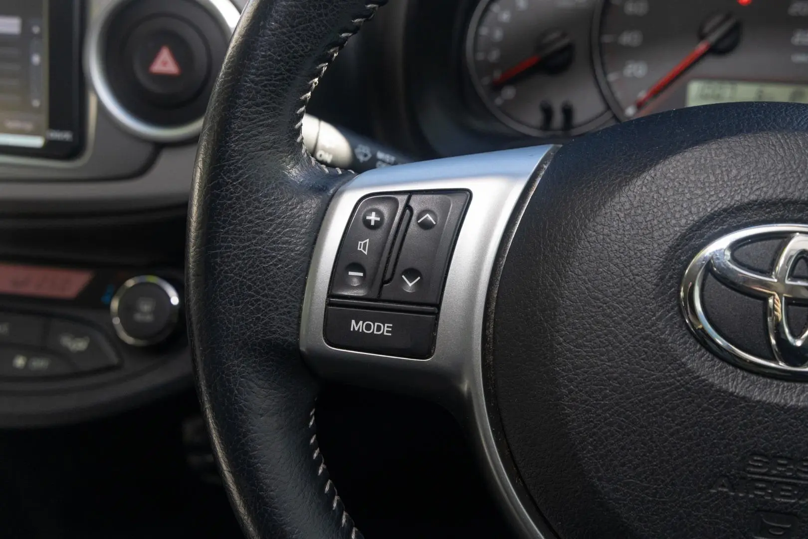 2012 Toyota Yaris Gallery Image 11