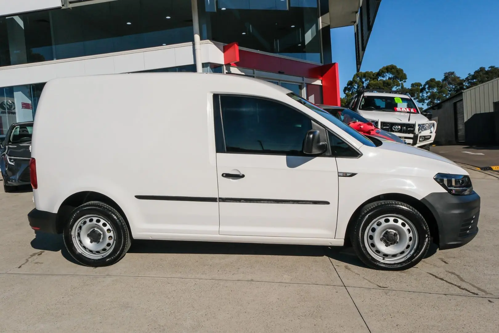 2018 Volkswagen Caddy Gallery Image 3