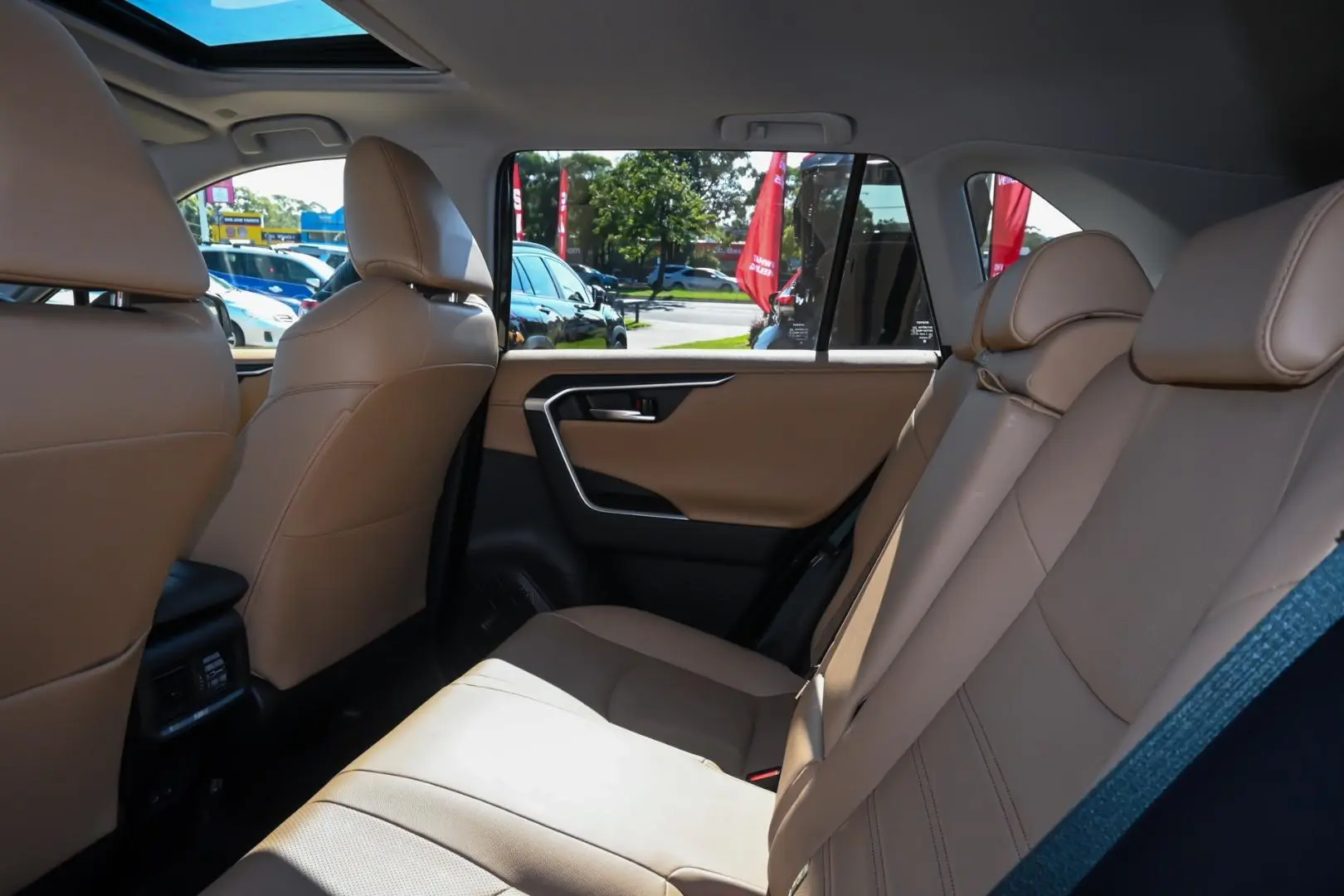 2025 Toyota RAV4 Gallery Image 9