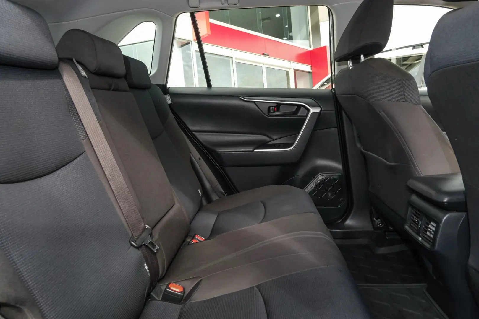 2019 Toyota RAV4 Gallery Image 9