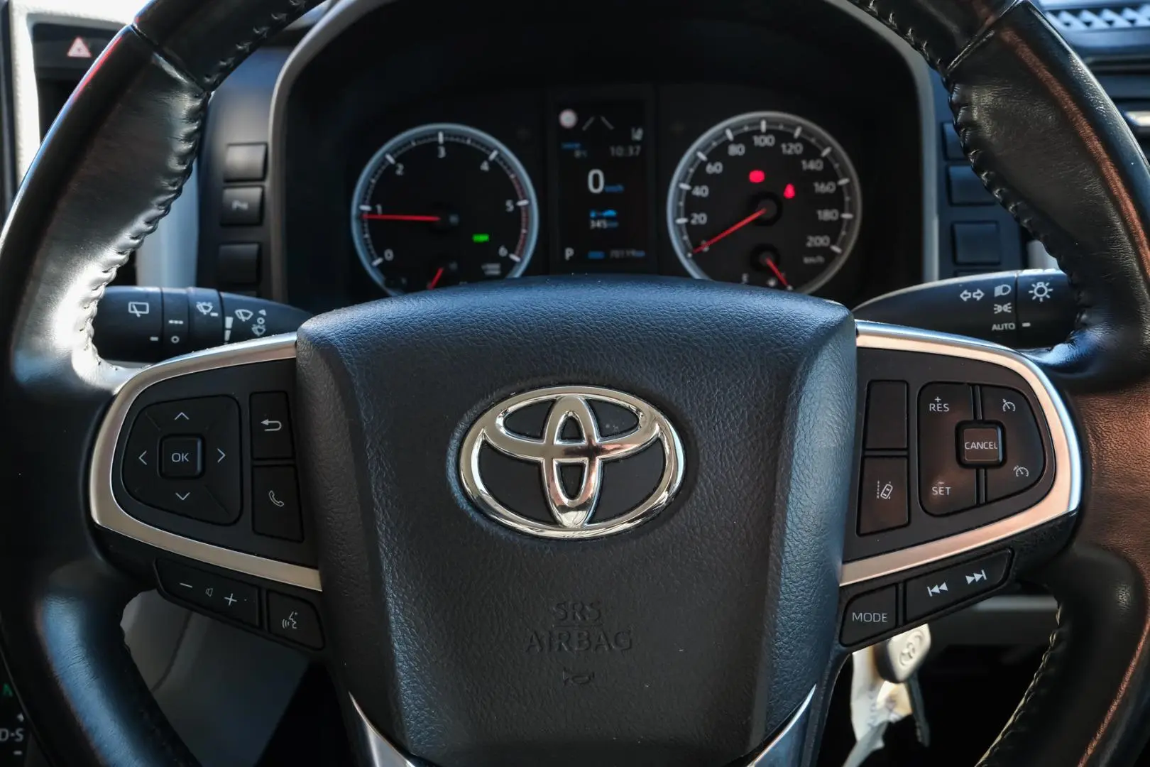 2022 Toyota Hiace Gallery Image 15