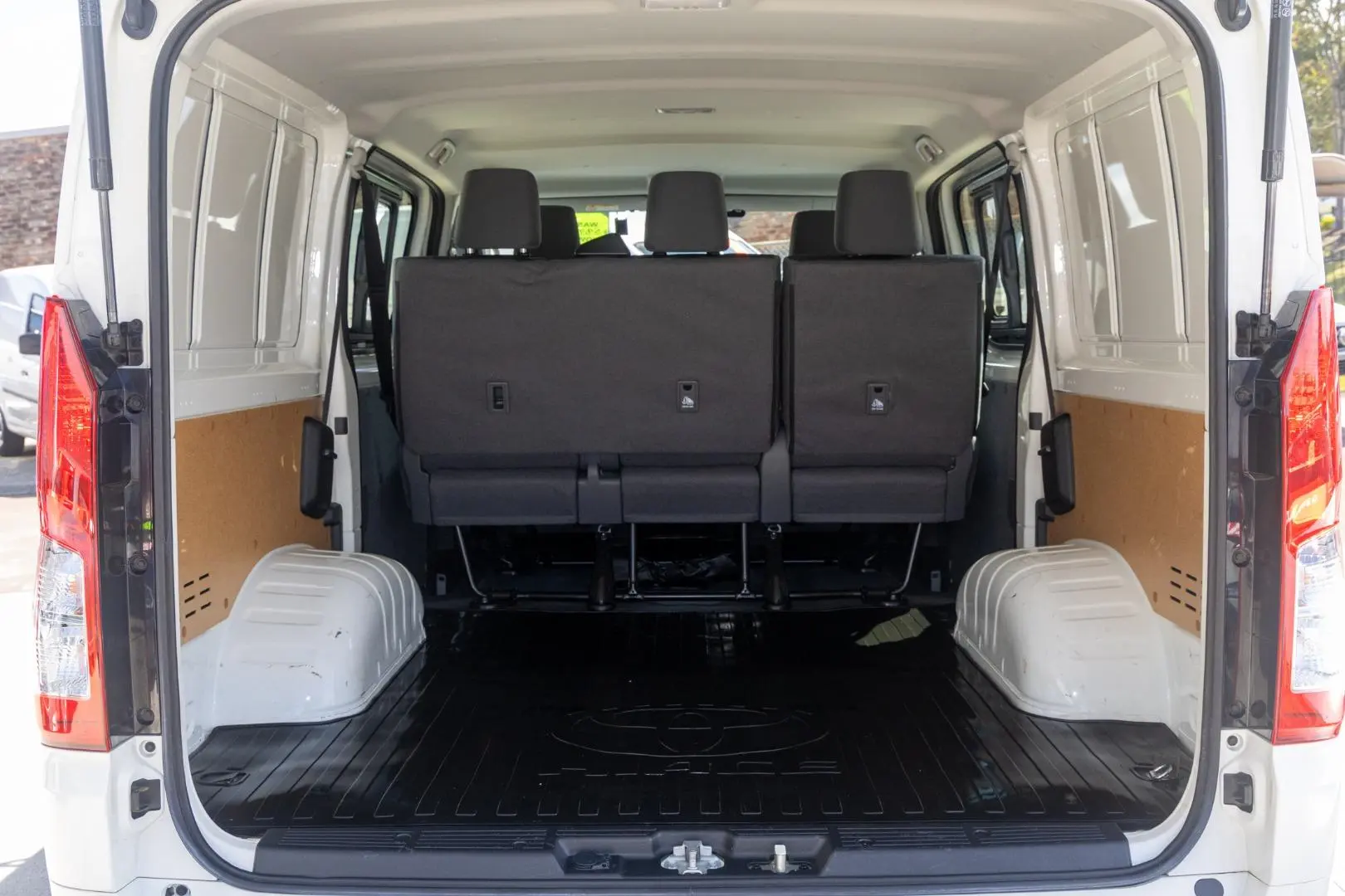 2023 Toyota Hiace Gallery Image 19