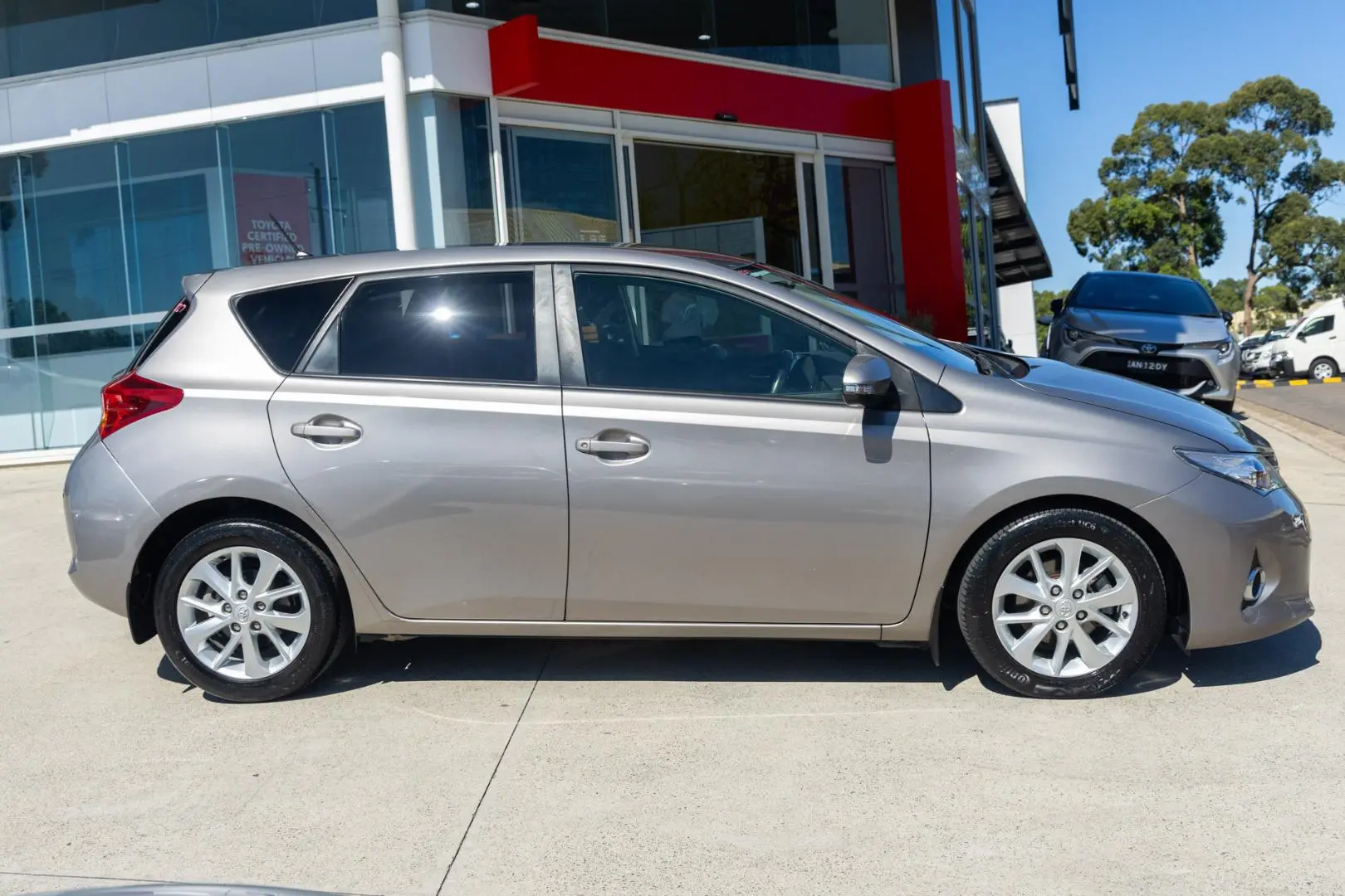 2014 Toyota Corolla Gallery Image 3