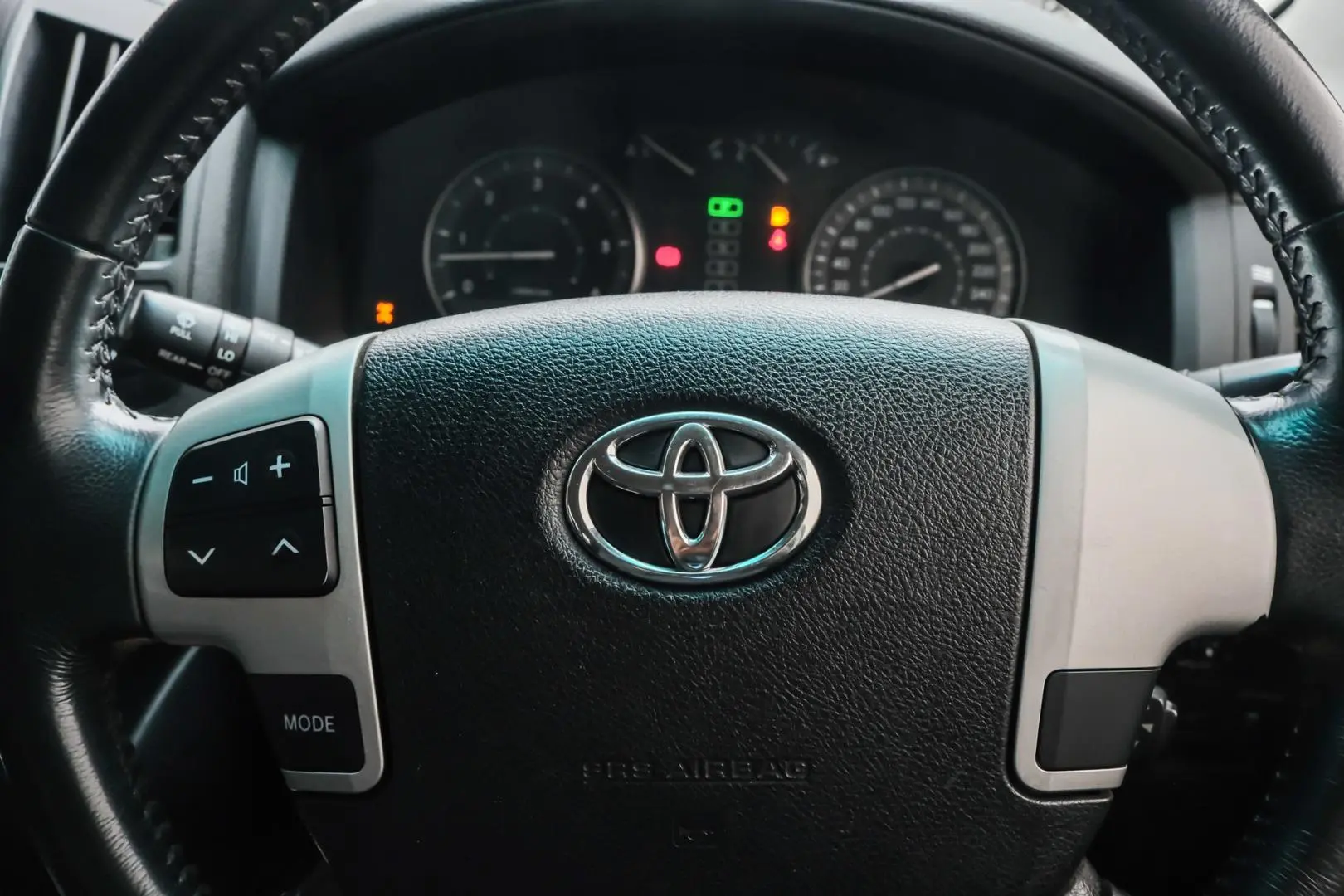 2014 Toyota Landcruiser Gallery Image 16