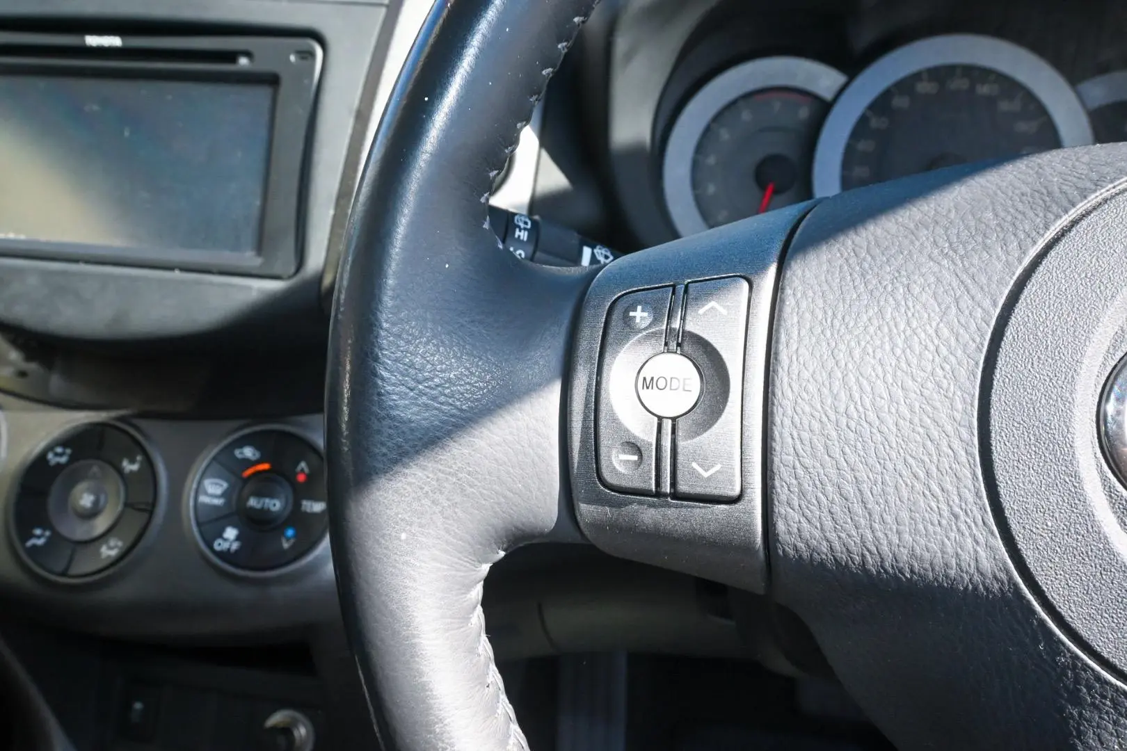 2012 Toyota RAV4 Gallery Image 12