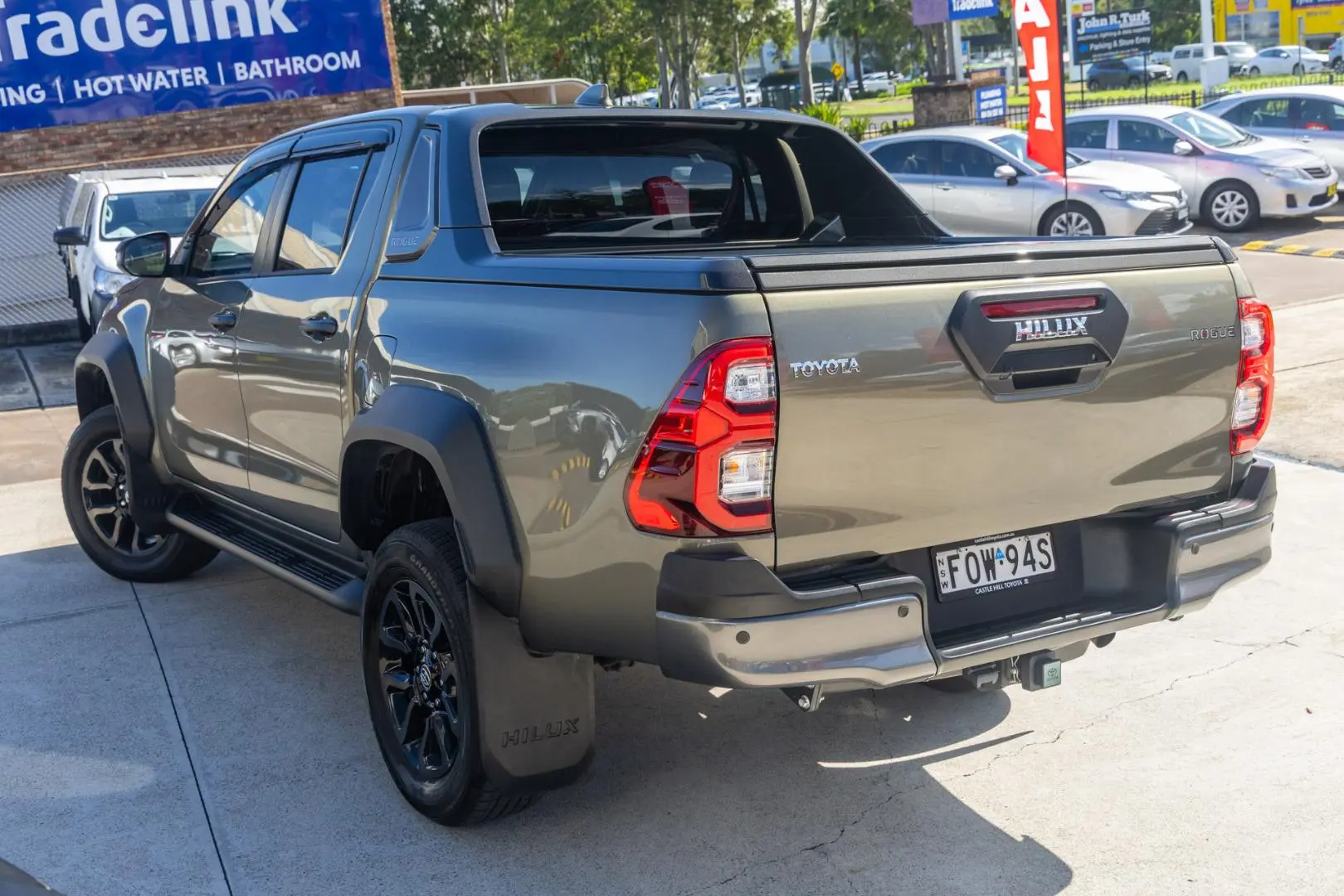 2025 Toyota Hilux Gallery Image 2