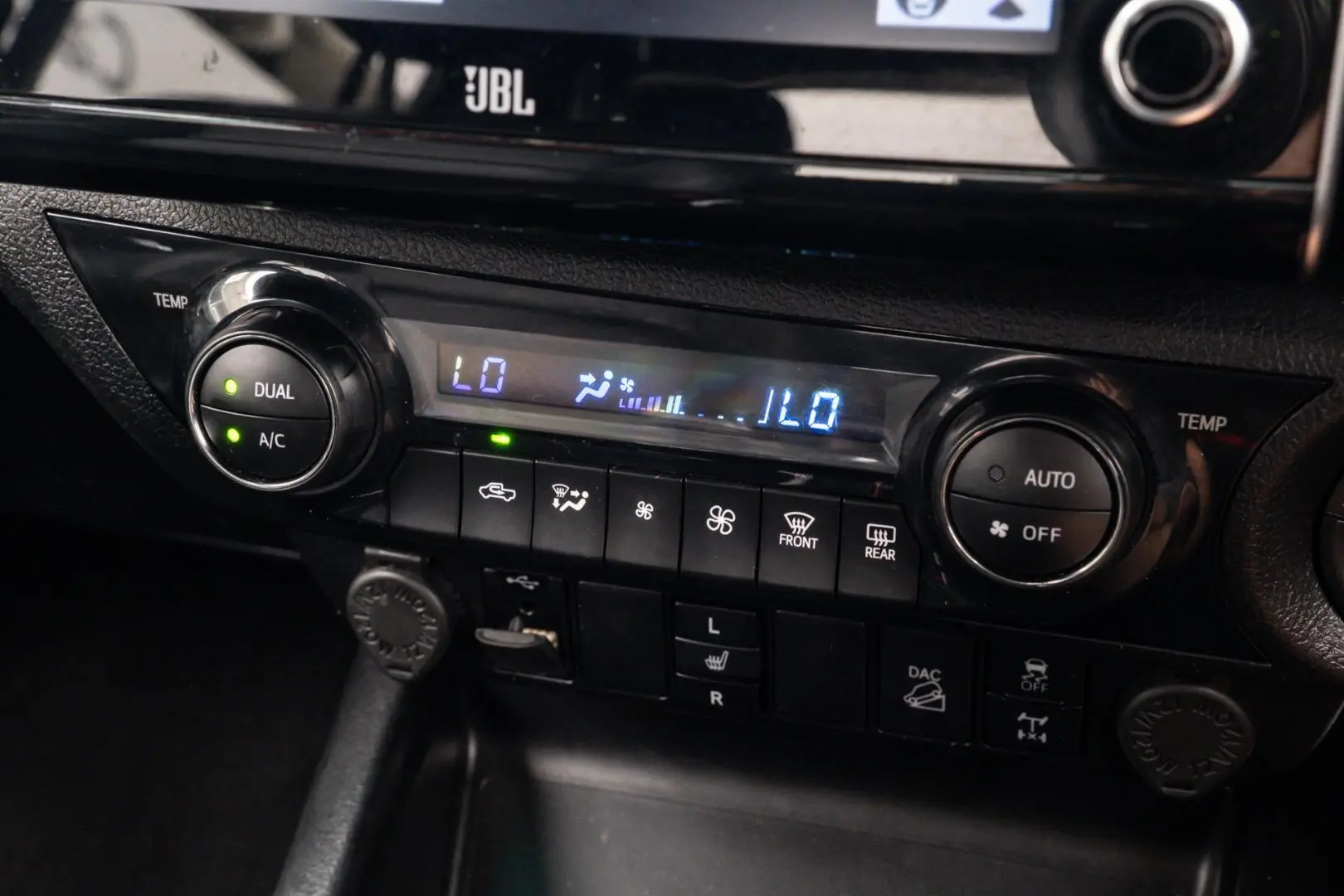 2023 Toyota Hilux Gallery Image 13