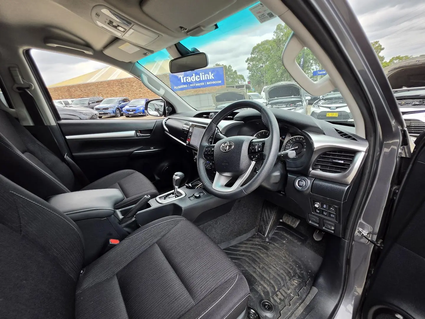 2025 Toyota Hilux Gallery Image 19