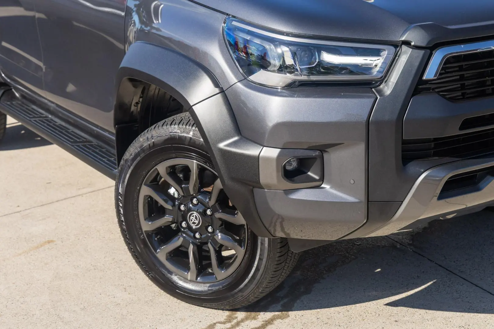 2025 Toyota Hilux Gallery Image 6