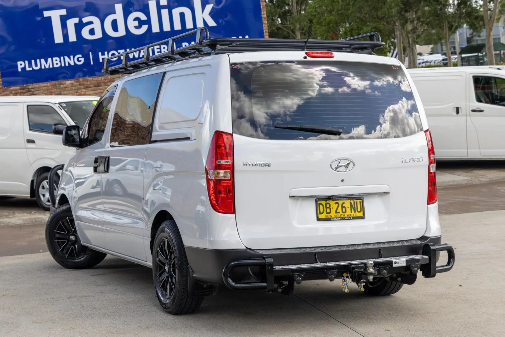 2017 Hyundai iLoad Gallery Image 2