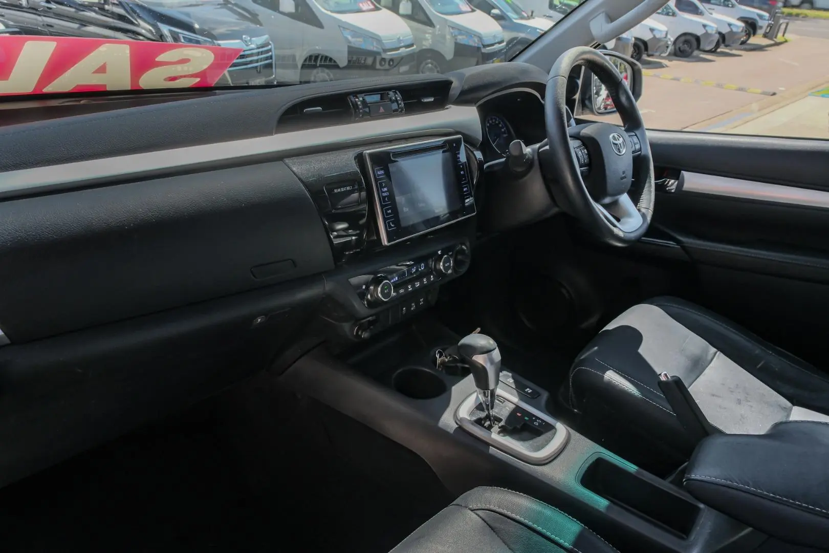 2016 Toyota Hilux Gallery Image 8