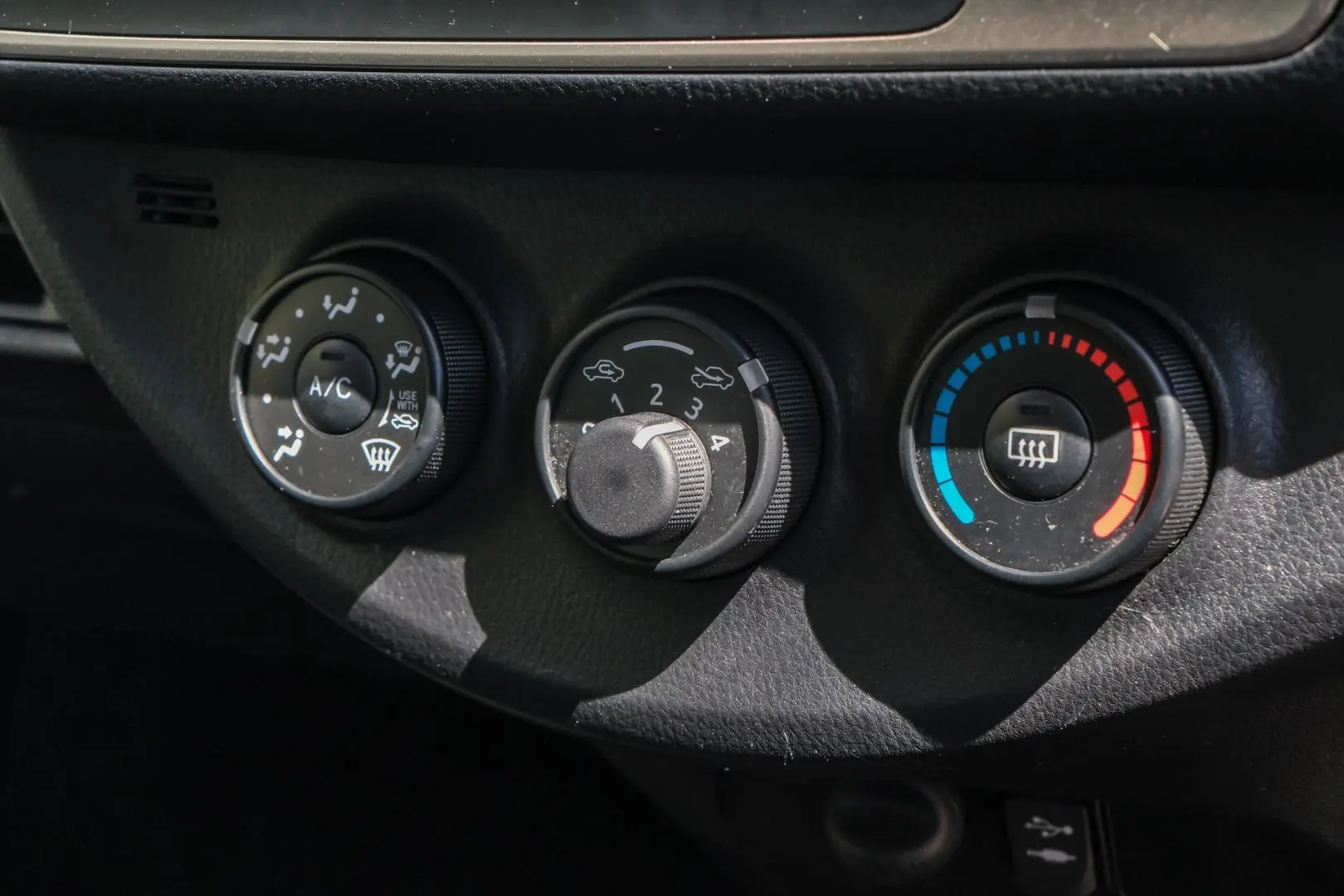 2016 Toyota Yaris Gallery Image 13