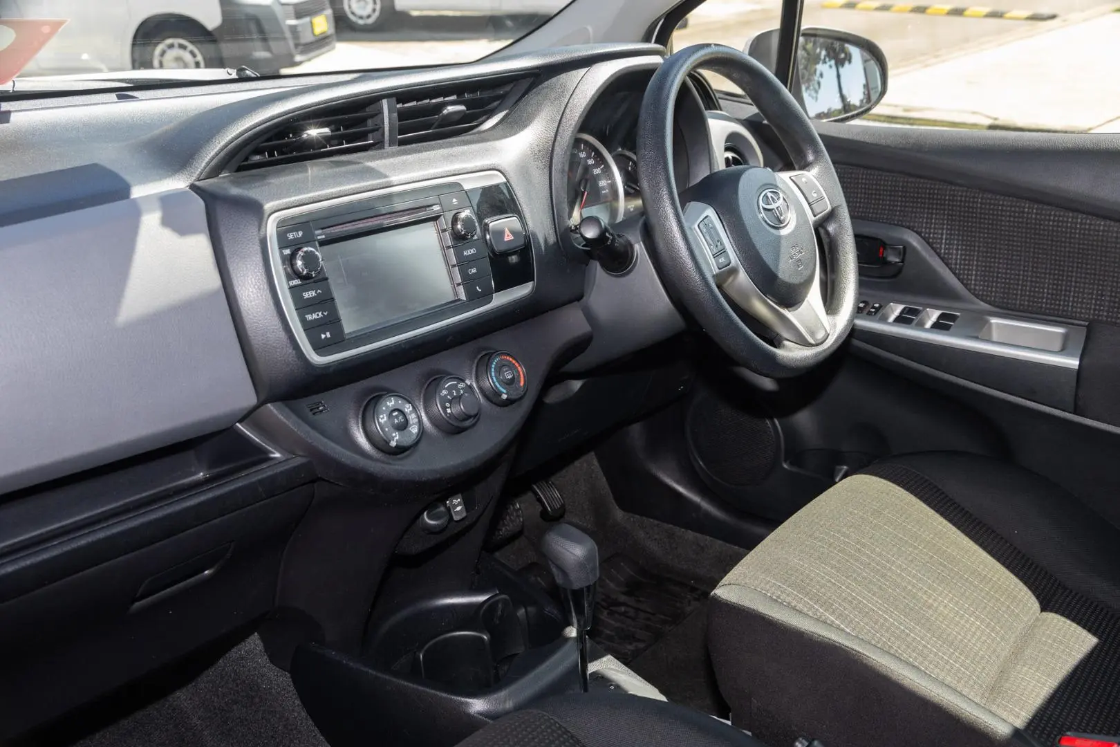 2015 Toyota Yaris Gallery Image 8