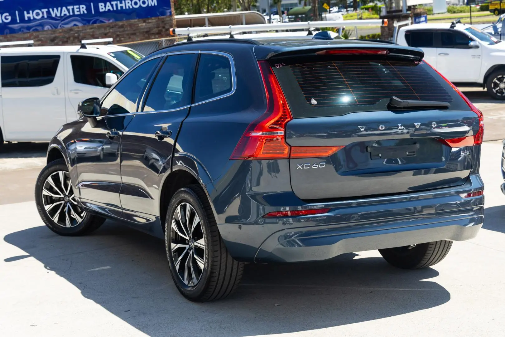 2023 Volvo XC60 Gallery Image 2