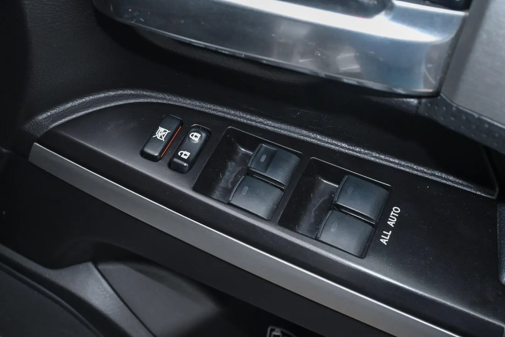 2018 Toyota Landcruiser Gallery Image 10