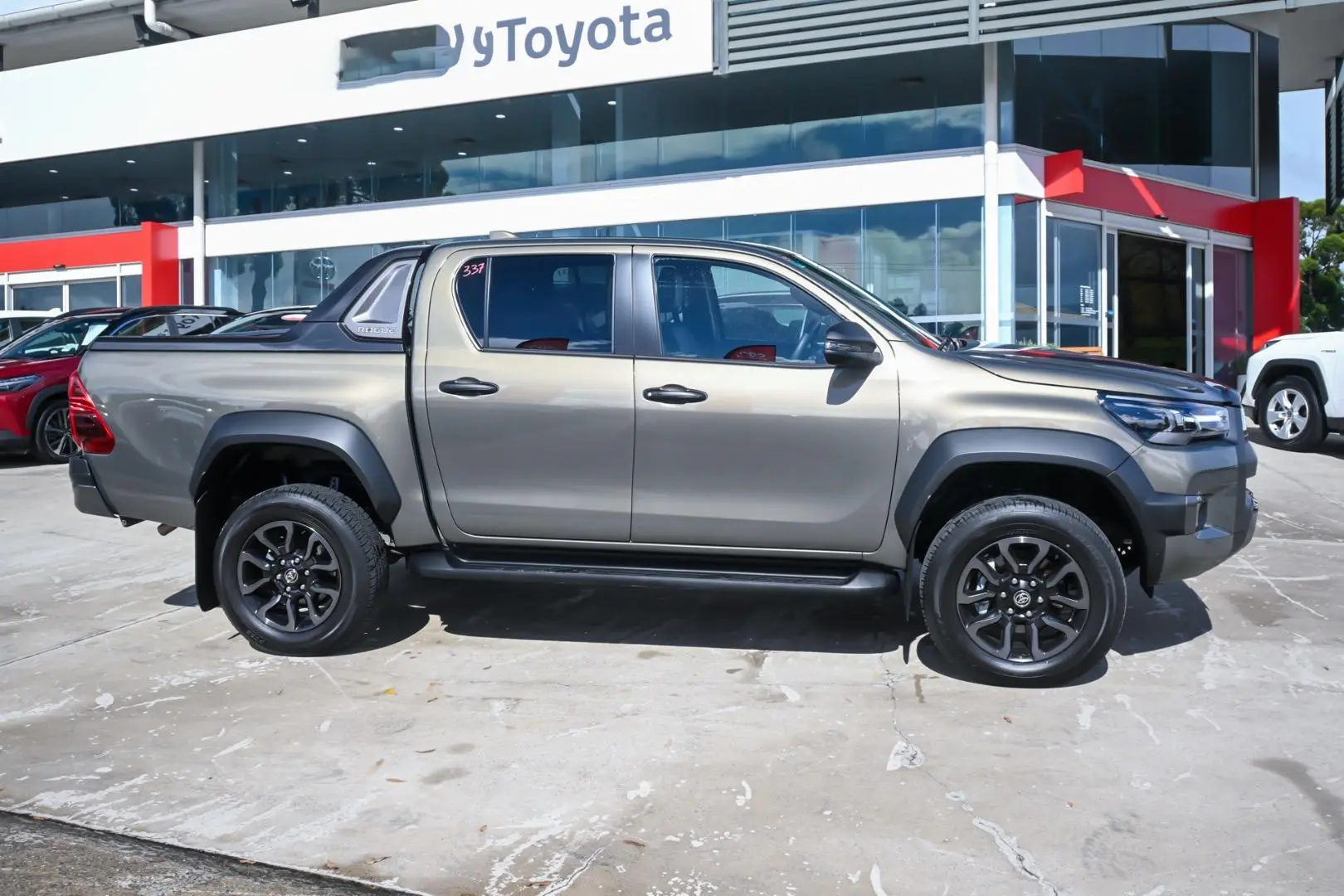 2025 Toyota Hilux Gallery Image 3