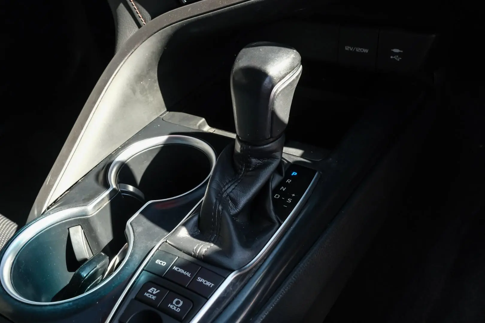 2018 Toyota Camry Gallery Image 16