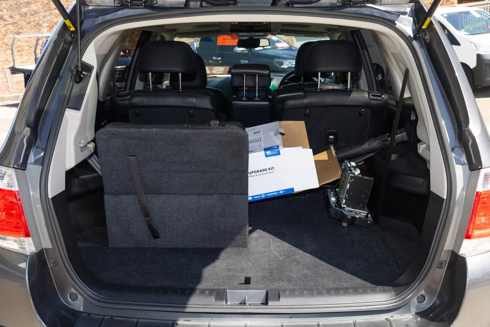 2012 Toyota Kluger Gallery Image 16