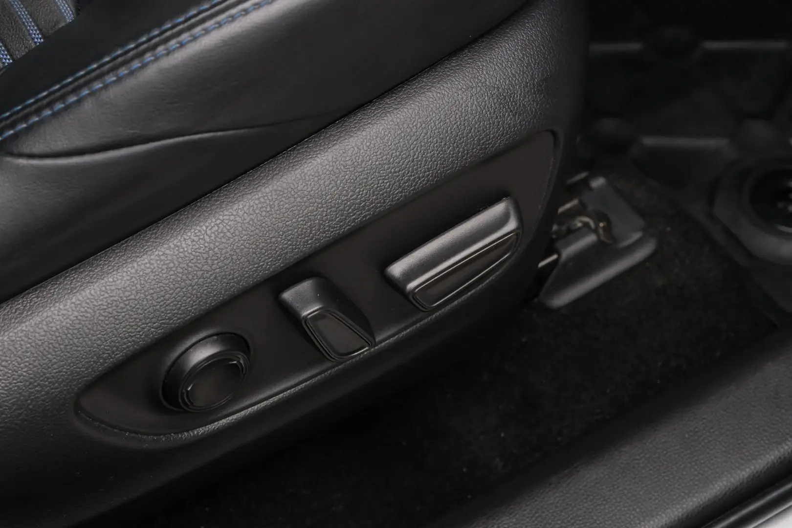 2023 Toyota RAV4 Gallery Image 16