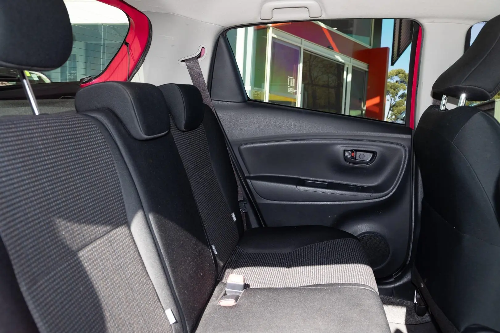 2016 Toyota Yaris Gallery Image 9
